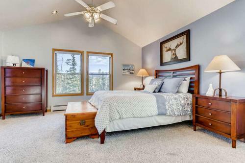 300 Lodgepole By Book By Owner