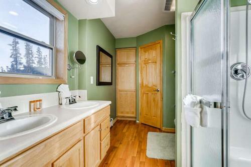 300 Lodgepole By Book By Owner