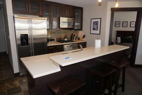 Apartamento 120 Carriage Way #2205 (203157-9419) Condo