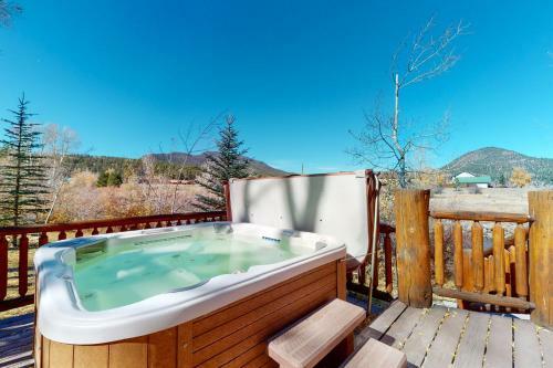 Diamond J's Riverside Retreat