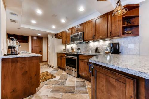 Torian Plum Plaza 401