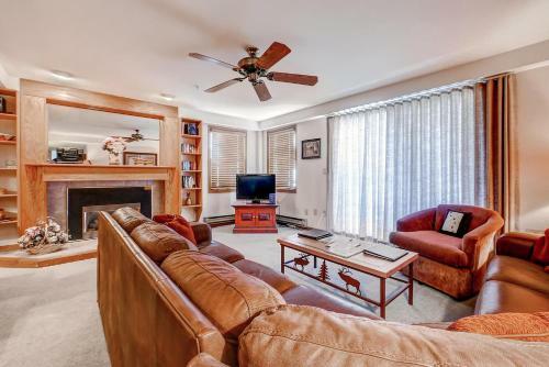 Torian Plum Plaza 401