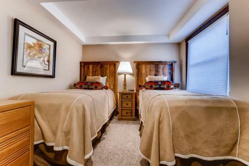 Torian Plum Plaza 401