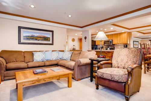 Torian Plum Plaza 401