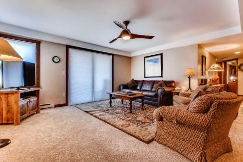 Torian Plum Plaza 401