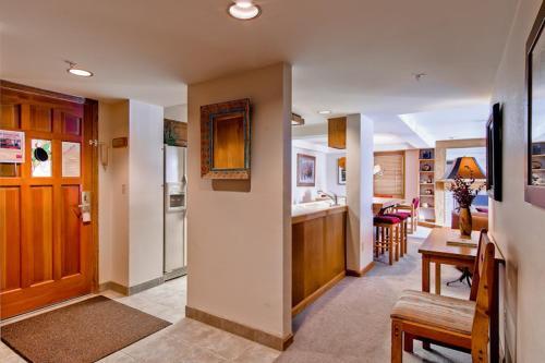 Torian Plum Plaza 401