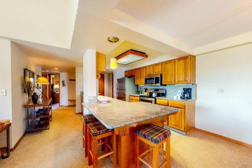 Torian Plum Plaza 401