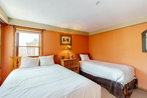 Torian Plum Plaza 401