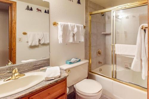 Torian Plum Plaza 401