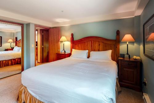 Torian Plum Plaza 401