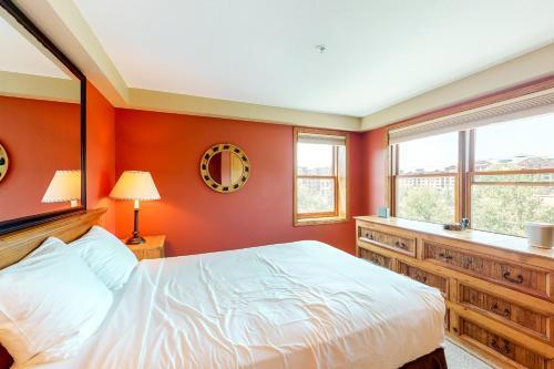 Torian Plum Plaza 401