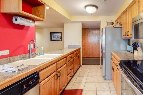 Torian Plum Plaza 401