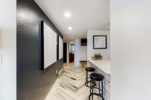 Torian Plum Plaza 507