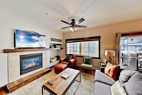 Apartamento Modern Mountain Condo - Near Skiing, Dining, Shops Condo