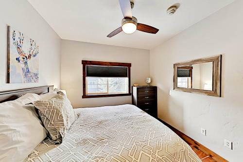 Apartamento Modern Mountain Condo - Near Skiing, Dining, Shops Condo