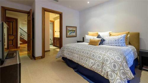 See Forever San Sophia 114 (condo)