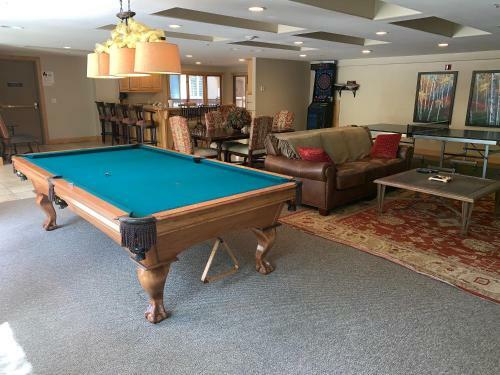 Lorian 4 - Luxurious Ski-in Ski-out Forest Condo