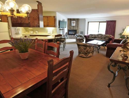 Apartamento Resort Style Condos With Contemporary Mountain Elegance