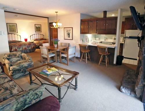 Apartamento Resort Style Condos With Contemporary Mountain Elegance