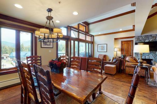 Lion Square Lodge East 313
