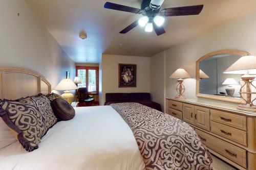 Lion Square Lodge East 103