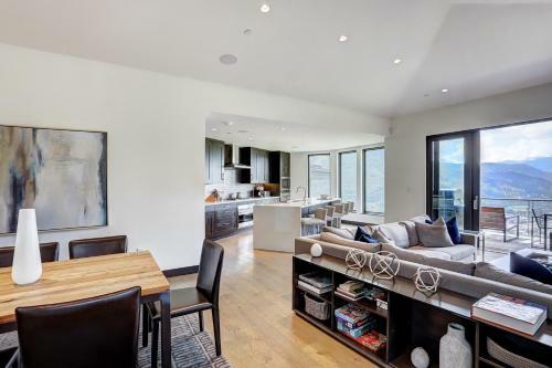 Apartamento Luxury Seclusion-stunning Mtn Views-access To Base Amenities Duplex