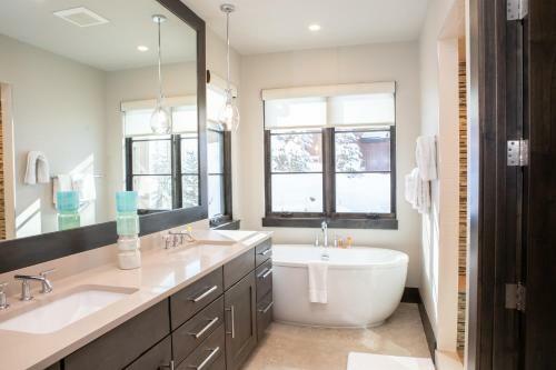 1242 Westhaven Circle Townhouse