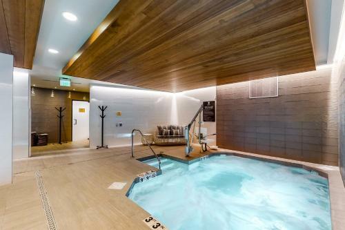 Luxury At The Lion #w404