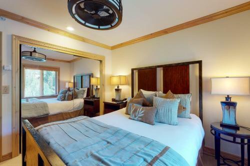 Lion Square Lodge South 554