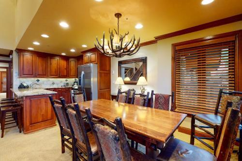 Lion Square Lodge East 307