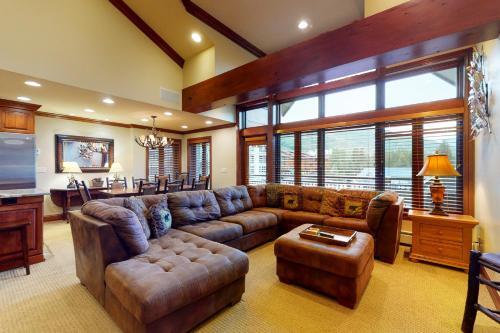 Lion Square Lodge East 307
