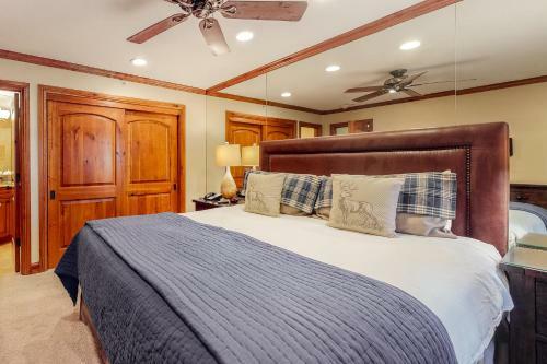 Lion Square Lodge South 450a