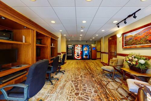 Lion Square Lodge North 294