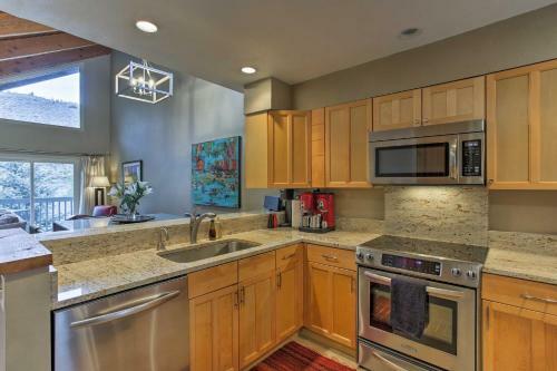 Cozy Vail Townhome With Views Near Shuttle Stop!