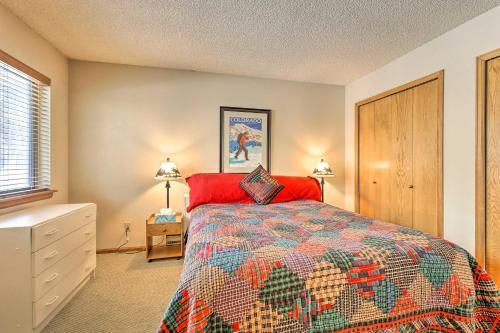 Riverside Townhome With Porch And Mountain Views!