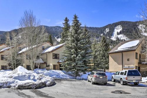 Riverside Townhome With Porch And Mountain Views!