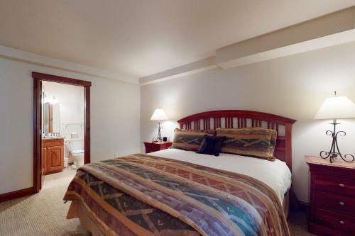 Lion Square Lodge North 388