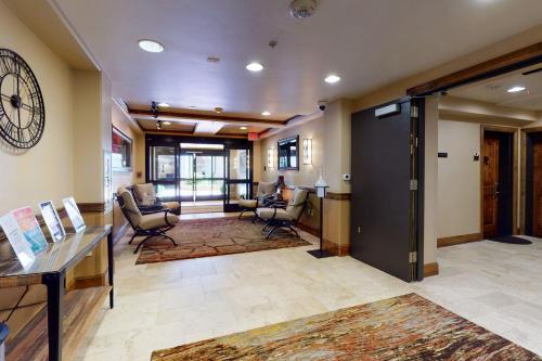 Lion Square Lodge North 388