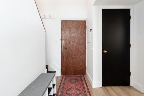 Chic Copper Condo - 4 Min Walk To Lift - Sleeps 6