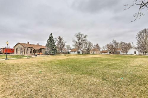 Apartamento Parkside Getaway With Fire Pit By Windsor Lake!