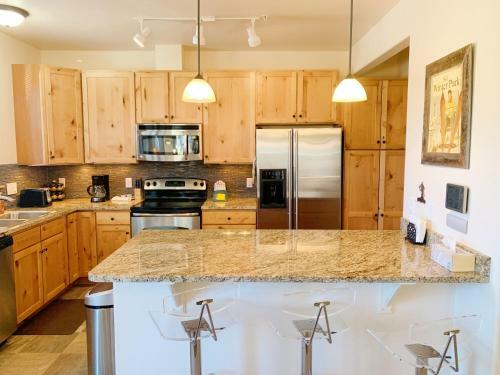 Trailhead Lodges Building 401 Unit 422