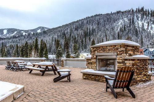Ski In - Ski Out Modern Condo