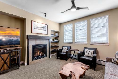 Ski In - Ski Out Modern Condo