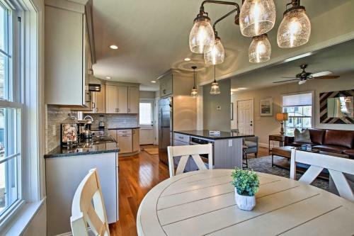 Pawcatuck Riverfront Home With Yard - Mins To Beach!