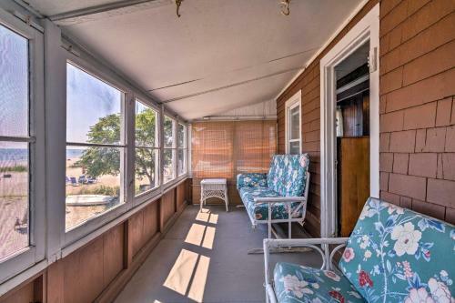 Beachfront Cottage With Porch On Long Island Sound