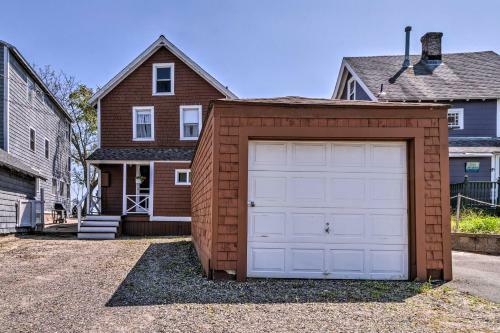 Beachfront Cottage With Porch On Long Island Sound