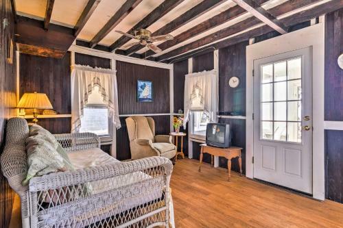 Beachfront Cottage With Porch On Long Island Sound