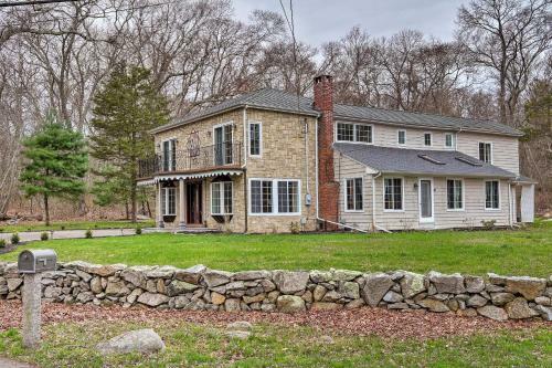 Masons Island Home With Balcony, Steps To Ocean