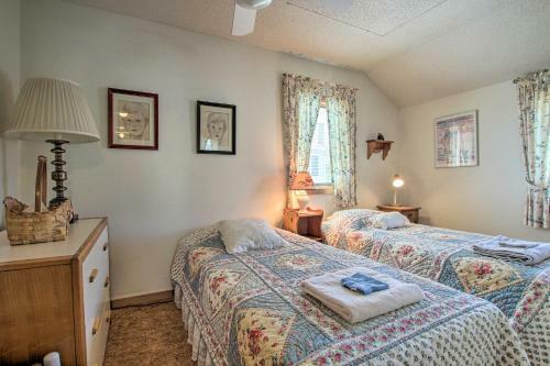 Niantic Getaway With Water Views - Walk To Beach
