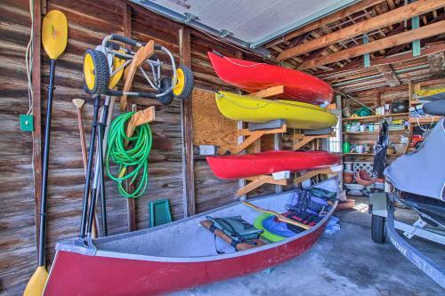 Niantic Getaway With Water Views - Walk To Beach